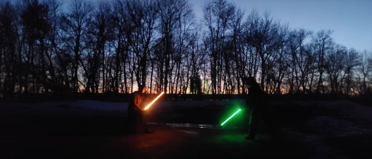 Charger la vidéo: Vidéo du duel au sabre laser RVB S4