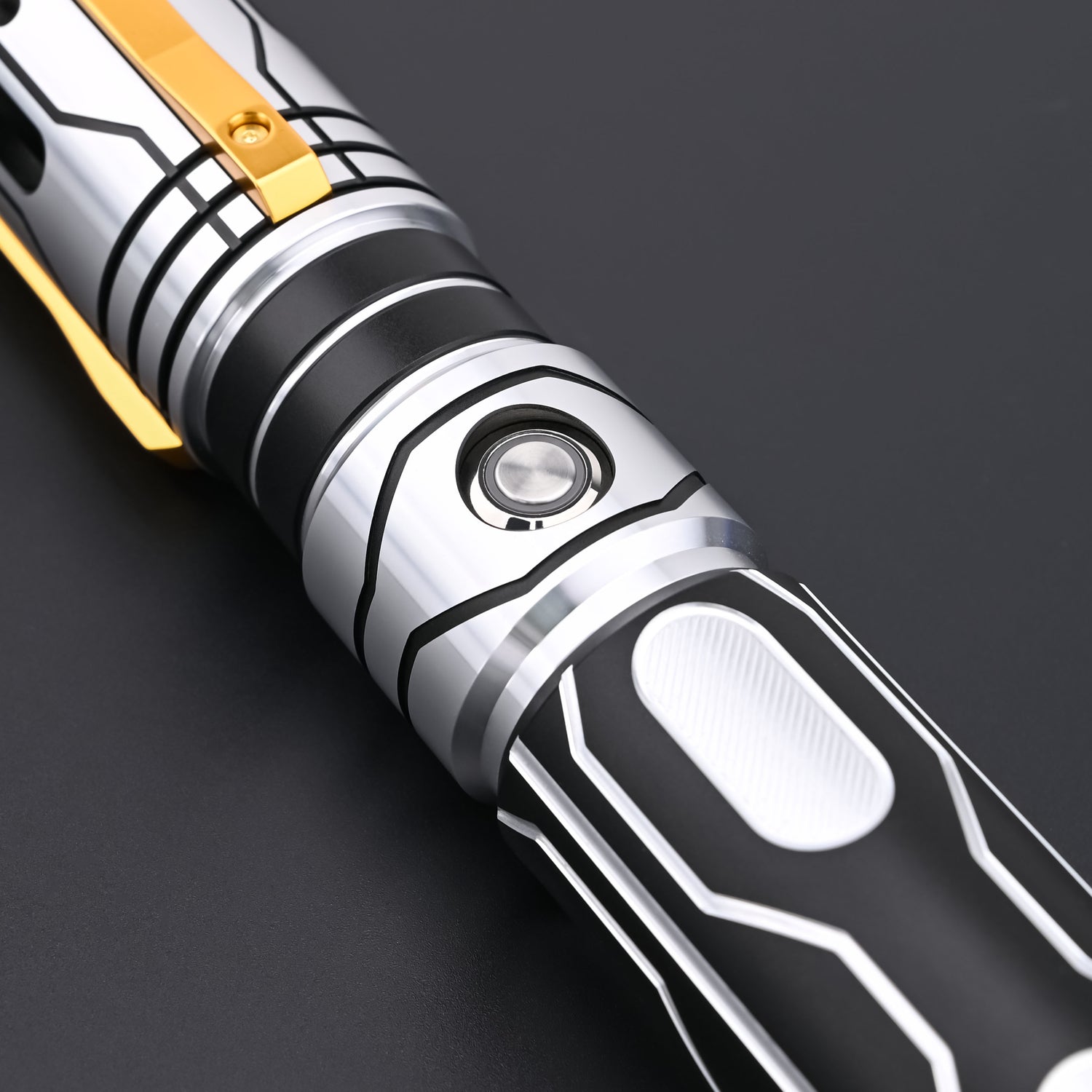 Skyrim Saber Details